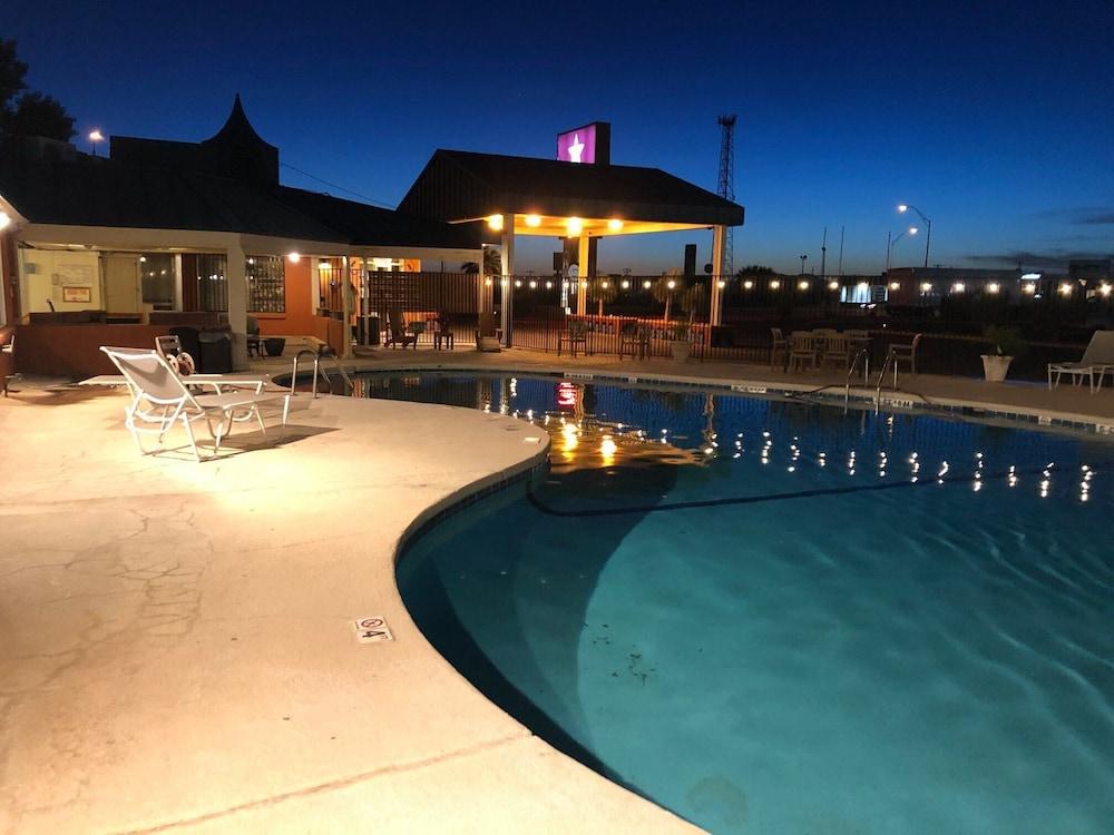 אלאמוגורדו The Classic Desert Aire Hotel מראה חיצוני תמונה